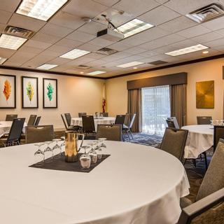 Best Western Plus Hilltop Inn | Redding, California | Circular table with chairs in banquet center