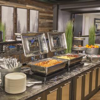 Best Western Plus Hilltop Inn | Redding, California | Hot trays at breakfast bar with plates