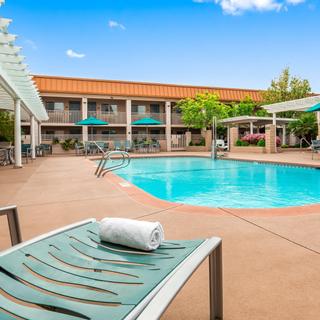 Best Western Plus Hilltop Inn | Redding, California | Outdoor pool area with lounge chairs and umbrellas